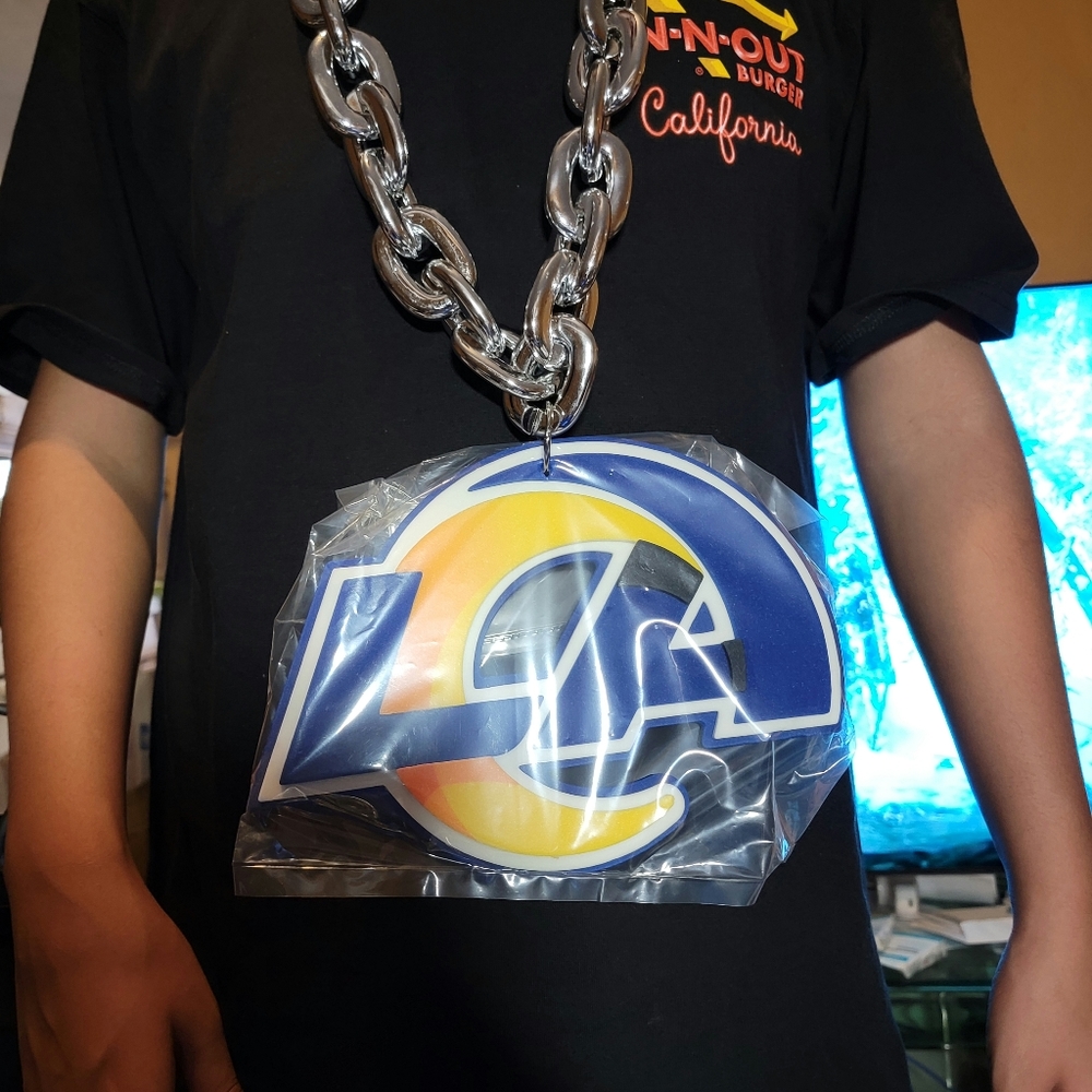 LOS ANGELES RAMS BALLER CHROME 18INCH CHAIN 8INCH LOGO REPRESENT